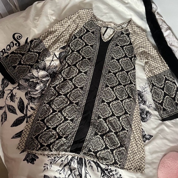 Patterned Button-Up Tunic Top - Picture 2 of 7